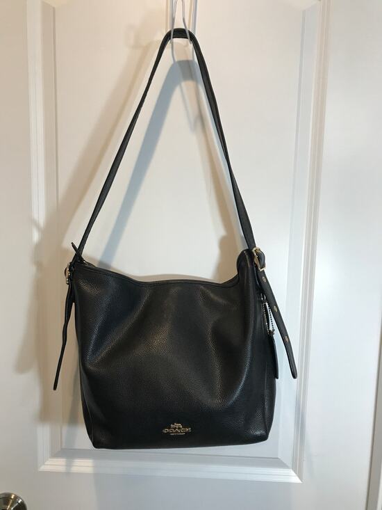 Coach Handbags - Coach Hobo Shoulder Bag in Black Pebbled Leather  EUC